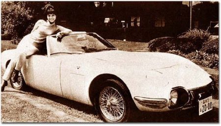 007は二度死ぬ ではトヨタ 2000gt がボンドカー